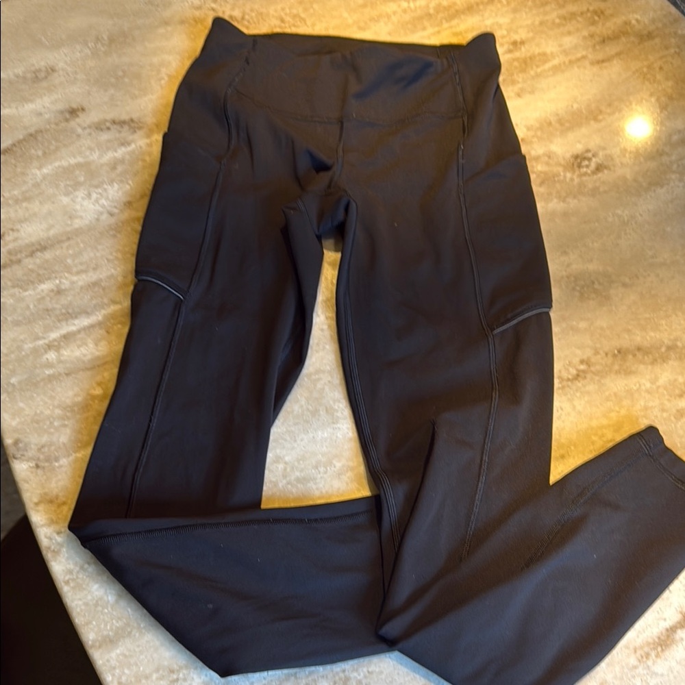 Lululemon Black Athletic Leggings with side pockets 27 inch inseam , size 4